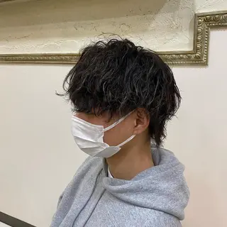 パーマ メンズ 三ノ宮フェザーパーマ 蕃本 啓利のヘアスタイル
