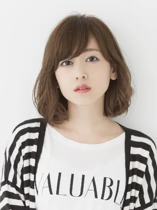 ミディアム 岡本 尚樹のヘアスタイル