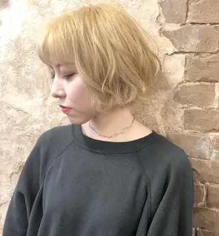 ミディアム カラー ブリーチ、パーマ 西部笑のヘアスタイル