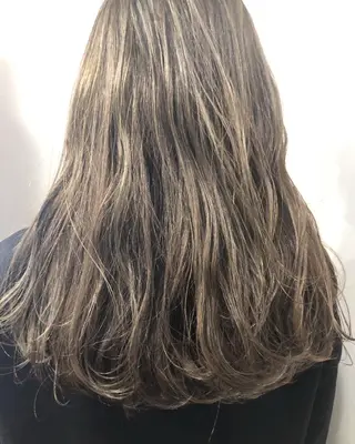 ロング カラー 岡田 拓也のヘアスタイル