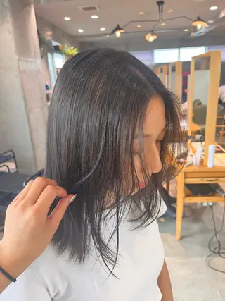 ミディアム カラー オタク美容師🛍/ 酸性ストレート/艶髪のヘアスタイル