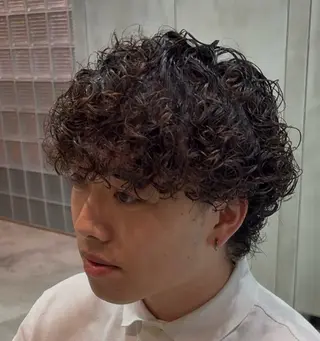 パーマ is by fifth所属・八十川 佑斗のヘアスタイル