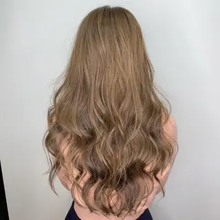 ロング ケリーズグリーン所属・ボブ/艶ハイトーン 森田/嵩士のヘアスタイル