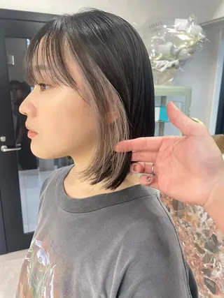 ショート 切りっぱなしボブイヤ リングカラー清水隆央のヘアスタイル