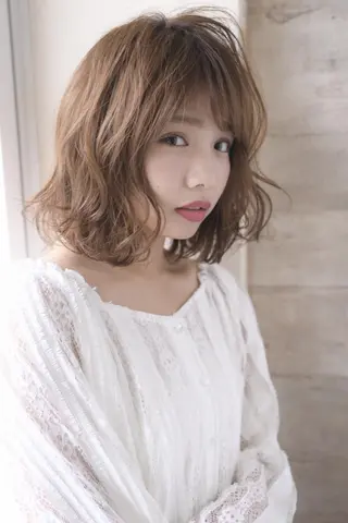 ミディアム KAMIGAMI所属・KAMIGAMI SAKAEのヘアスタイル