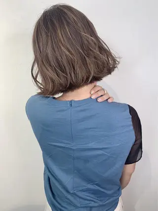 ミディアム アンダーバーホワイト 堺東店のヘアスタイル