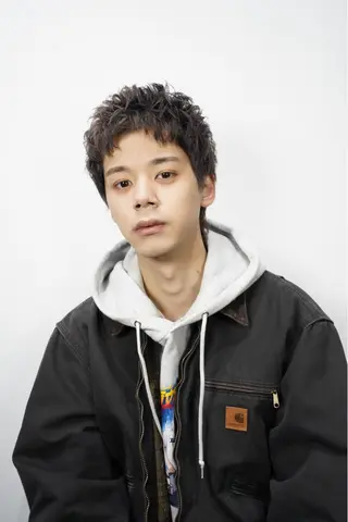 ショート パーマ メンズ 鈴木 美璃のヘアスタイル