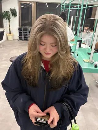 ロング Ⓜ︎iyu🌊/ハイ ライト/海外風カラーのヘアスタイル