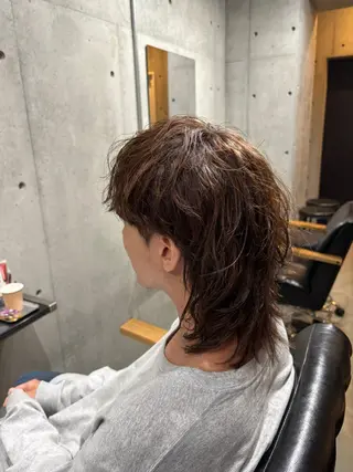 ミディアム カラー パーマ メンズ 心斎橋シャドウパーマ メンズウルフ高森蓮のヘアスタイル