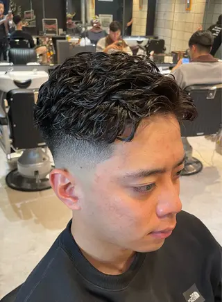ショート パーマ メンズ FRANK’S BARBER&BEER CLUB 日比谷店所属・TAKU /フェード/パーマのヘアスタイル