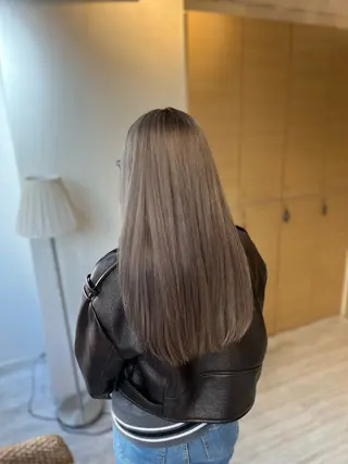ロング カラー KUREA ｶﾗｰﾓﾃﾞﾙ募集中のヘアスタイル
