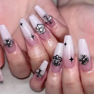 ネイル mimi 高石桃朱のネイルデザイン