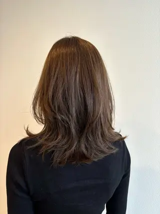 セミロング カラー たにぐち ななはのヘアスタイル