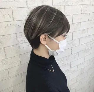 ショート ブリーチカラー 🤎〰️Yuunaのヘアスタイル