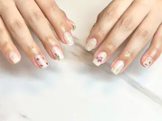 ミディアム ネイリスト シンのネイルデザイン