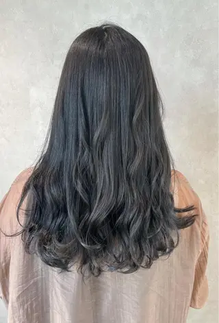 ロング カラー 透明感ハイライト◎ 伊藤夏海のヘアスタイル