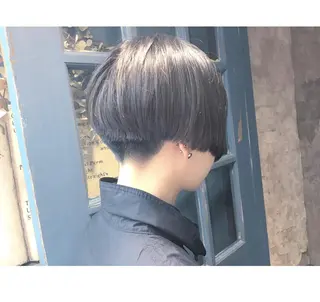 ショート カラー ブリーチ、パーマ 西部笑のヘアスタイル