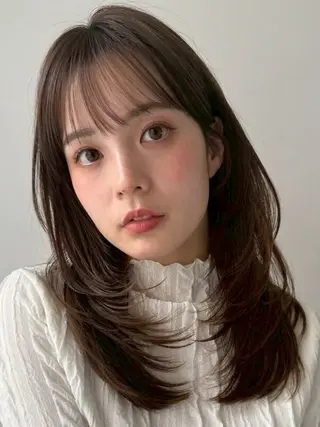 セミロング 立川レイヤー 透明感カラーaoiのヘアスタイル