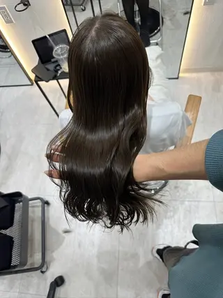 ロング カラー 赤み消し/オリーブ カーキ/福田れんのヘアスタイル