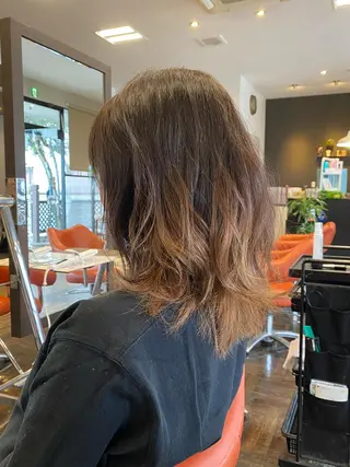 セミロング カラー デザインカラー🌈 高木リョウのヘアスタイル