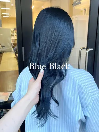 セミロング mika｜寒色カラー ｜ブリーチカラーのヘアスタイル