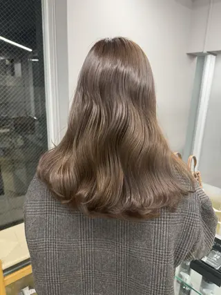 カラー maina/透明感 ベージュ/暖色カラーのヘアスタイル