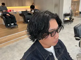 ミディアム パーマ メンズ 波巻きスパイラル🌀 新潟/万代/山下優のヘアスタイル