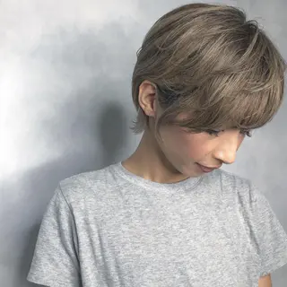ショート カラー ORIKA 美容室のヘアスタイル