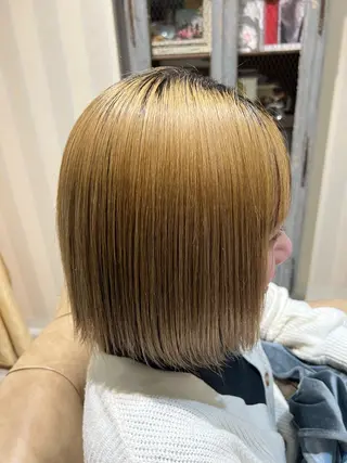 ミディアム パーマ moco by doll所属・PON　ハイトーン ショートカット心斎橋のヘアスタイル