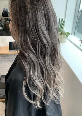 セミロング ヨシミ カズヤのヘアスタイル