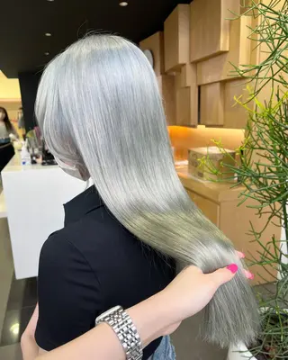 カラー 海外girl🤎 透明感ベージュmaoのヘアスタイル