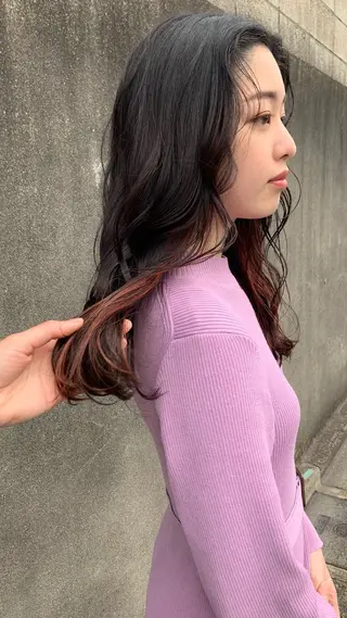 ロング カラー 岡田 知佳のヘアスタイル