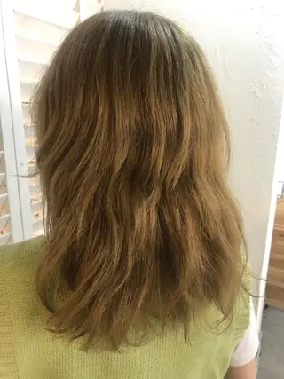 ミディアム カラー 髪質改善&ブリーチ 伊勢 祐一郎のヘアスタイル