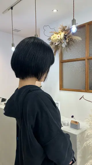 ショート カラー 梅山 美咲のヘアスタイル