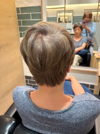 ショート カラー HAIR＆MAKE EARTH/Ｅ 田町店所属・アートディレクター 尾内 友美のヘアスタイル
