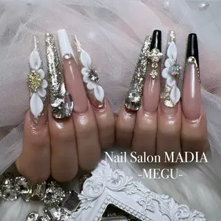 ネイル MADIA藤沢所属・MADIA MEGUのネイルデザイン