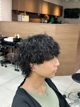 ショート パーマ メンズ フェザーパーマ職人 🪶ryosukeのヘアスタイル