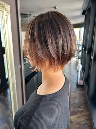 ショート カラー 梅木 李奈のヘアスタイル