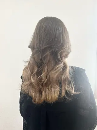 ロング カラー Maya🦋 ハイトーン特化のヘアスタイル