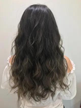 ロング カラー 清藤 綾のヘアスタイル