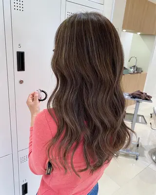 ロング カラー 山本　尚輝 🐶ハイライト🐶のヘアスタイル