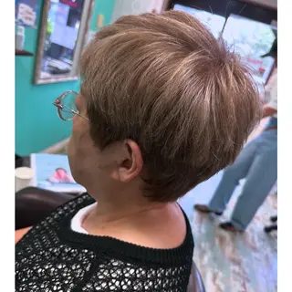 ショート カラー Fun hair make所属・三原 友美のヘアスタイル