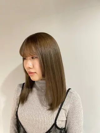 ミディアム 𝐚𝐨𝐢/カット モデルのヘアスタイル