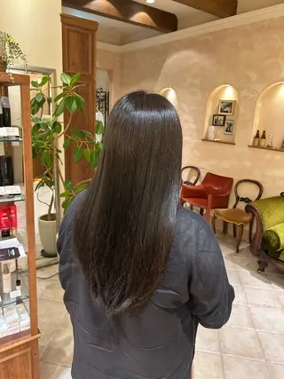 カラー 根本 琴子のヘアスタイル