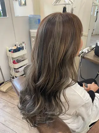 ロング カラー 鶴見 和美のヘアスタイル