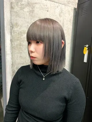 ミディアム ぱつっとボブ/Wカラ ー/ことこ🍒のヘアスタイル