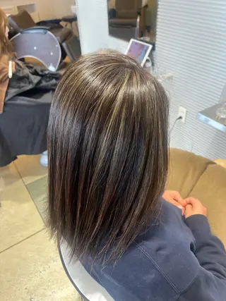 セミロング カラー ベージュカラー⌇﻿ くびれヘア.𐙚心音のヘアスタイル