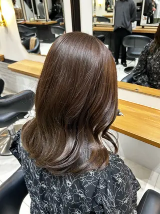 セミロング カラー ホリオ チヒロのヘアスタイル