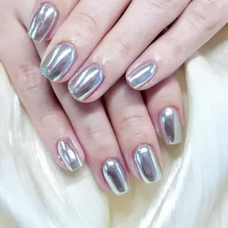 ネイル 奈奈 キラキラネイル✨のネイルデザイン