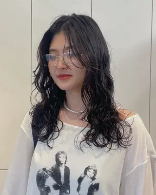 セミロング パーマ レイヤー/ブリーチ ♥️【木坂 桃歌】のヘアスタイル